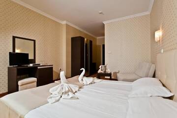 Бюджетный двухместный номер (З взрослых) в Отеле Saint George Palace Hotel